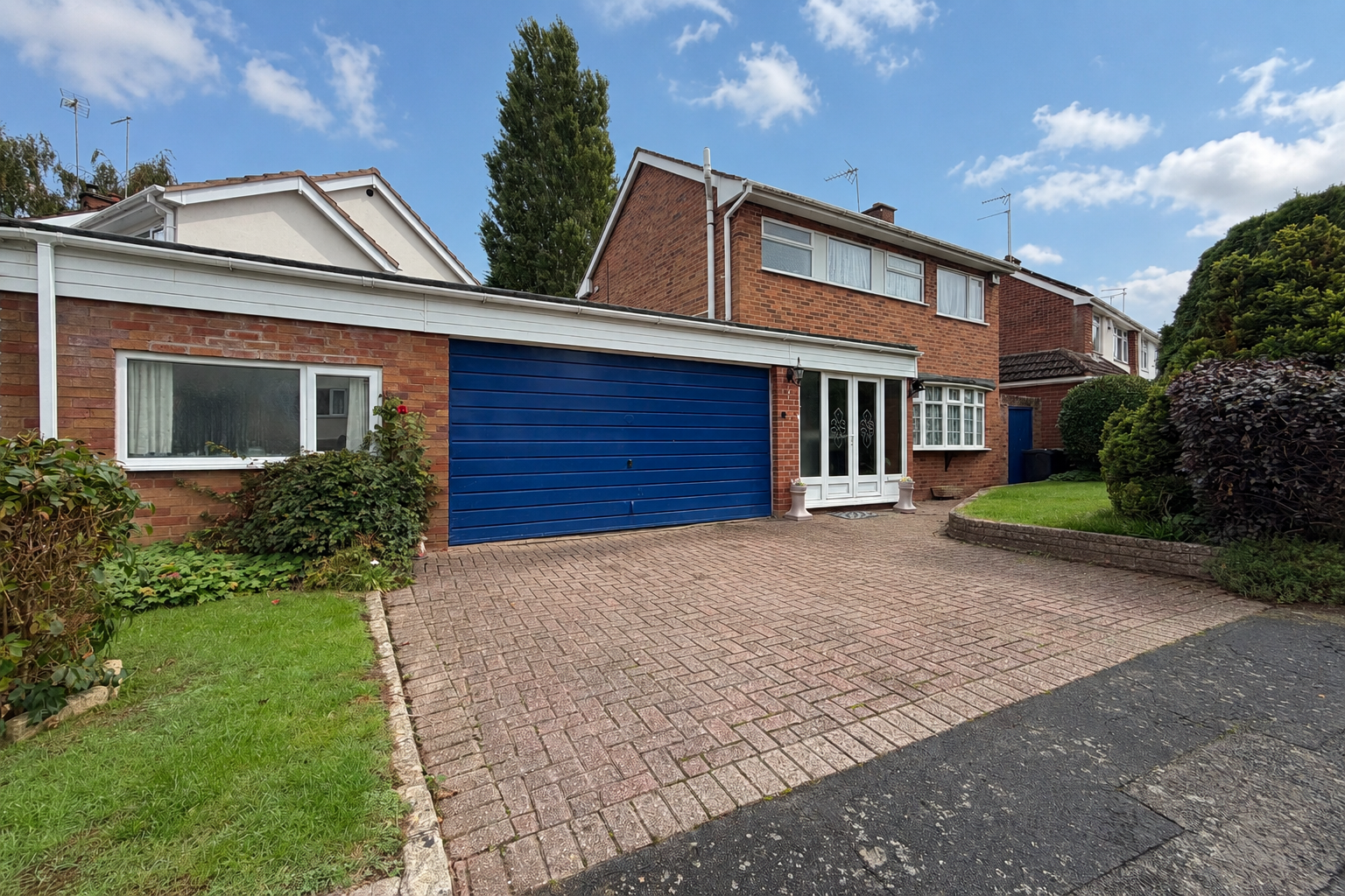 3 bed property in Meadowcroft, Stourbridge